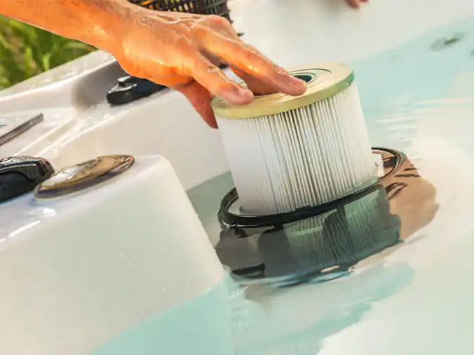 Hand changing pool filter